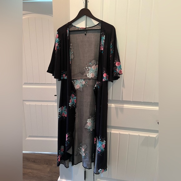 🪻Viscose Kensie floral kimono wrap - Picture 5 of 6